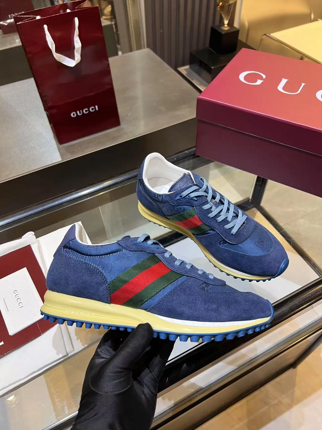 [G Home] P: 660💰 Men's Size: 40-44 (45 customized) Gucci Gucci Top version Latest catwalk style Re-Motion series Thick-soled casual sneakers Original purchase development and production This sneaker has a detachable and adjustable ankle strap, adding a dynamic item to the 2025 spring and summer series. The light and flexible outsole has been specially treated and is filled with a strong retro style. Exquisitely packaged at the delivery counter🛍📦 ▪️Fabric: Original customized imported first-layer cowhide ▪️Inner lining: Original customized breathable mesh ▪️Sole: Original molded TPU material ▪️Sole thickness: 3.5CM